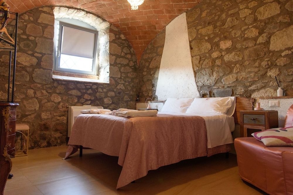 Casale 1541 Deluxe Room 9