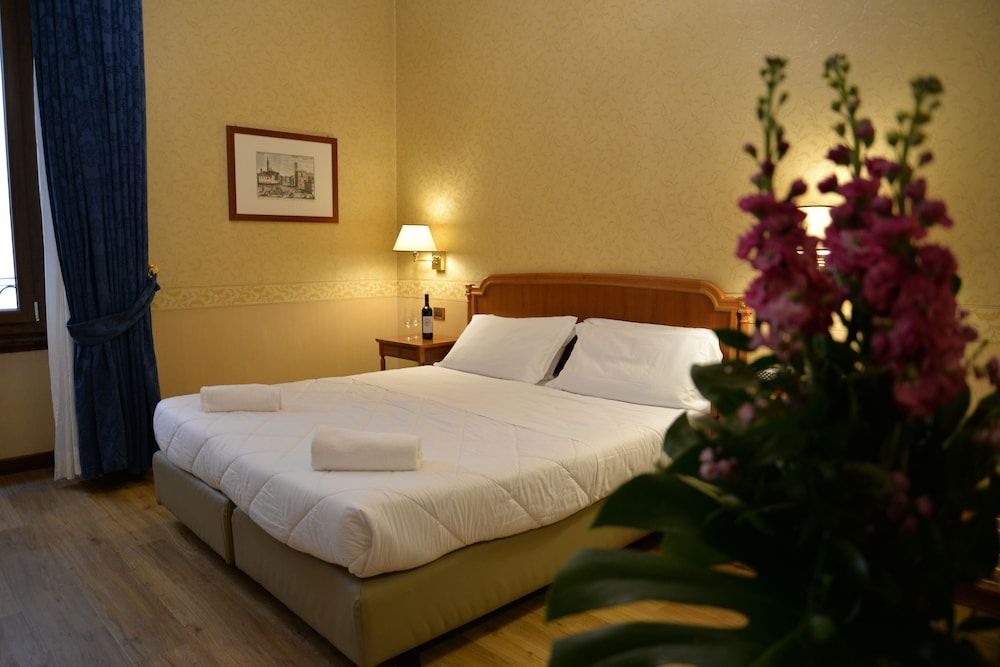 Strozzi Palace Hotel Standard Double Room 3