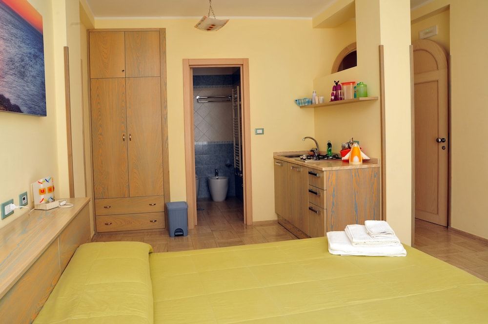 Deluxe Double or Twin Room, Kitchenette