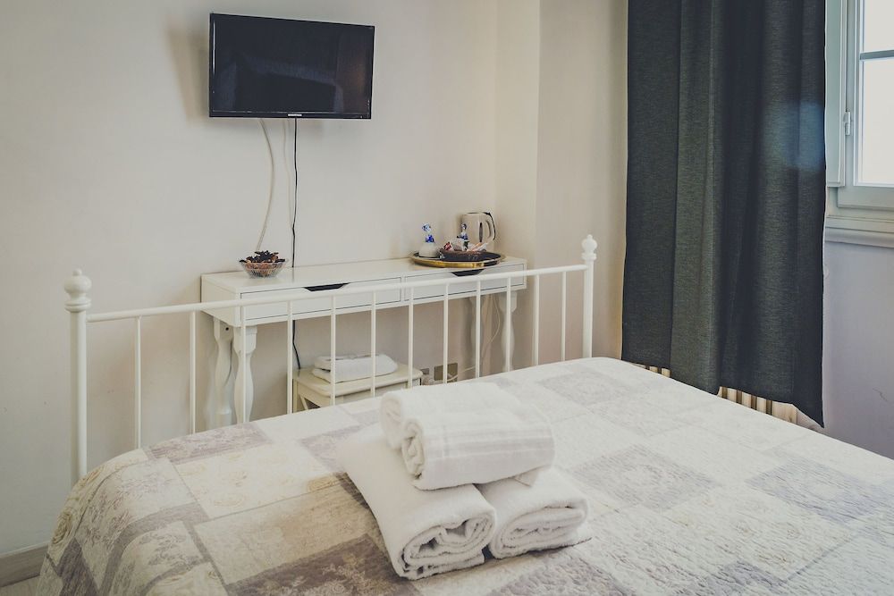 Il Gattopardo Basic Double or Twin Room, Shared Bathroom 16