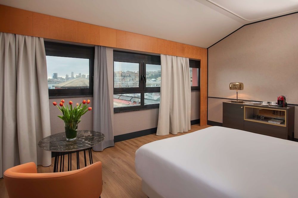 NH Collection Genova Marina Premium Room (View, Extra Bed 2 adults + 1 child) 2