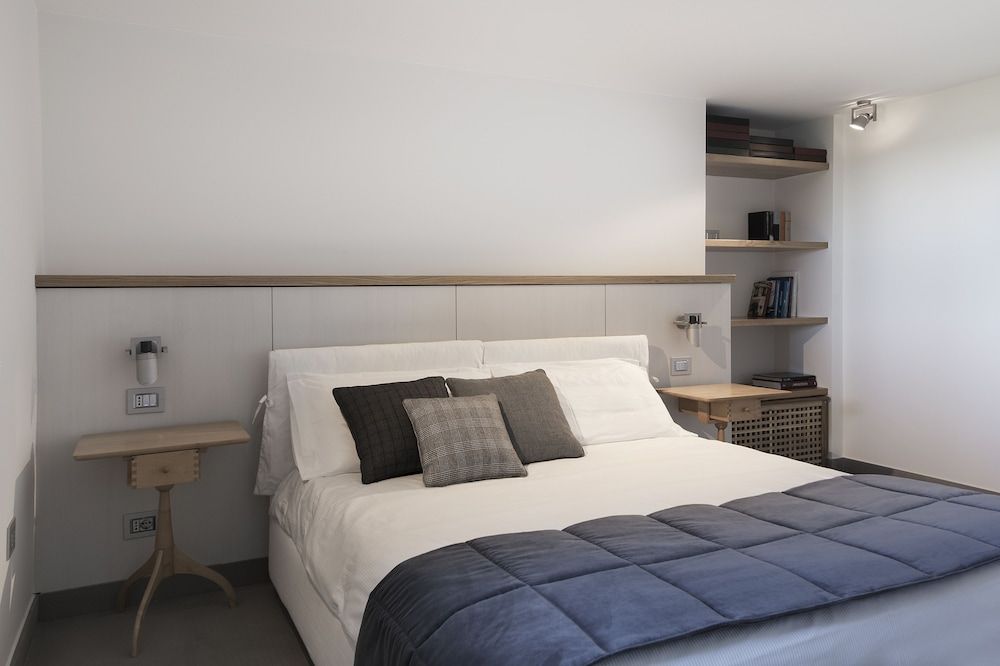 Suite & Pool Como