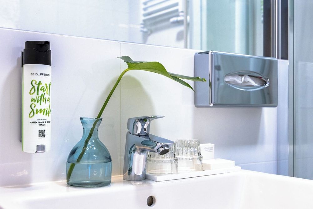 MDM Hotel Warsaw Standard Twin Room 4