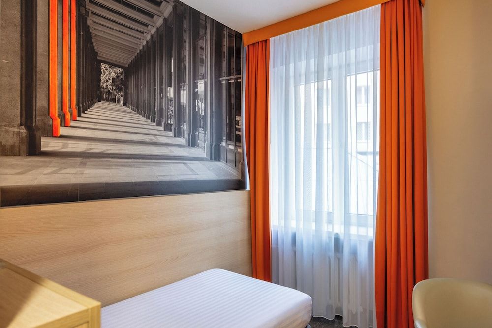 undefined MDM Hotel Warsaw 4