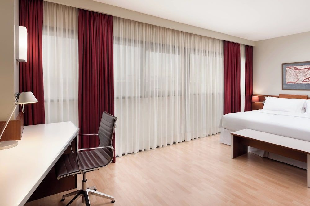 Four Points By Sheraton Barcelona Diagonal Room, 1 King Bed, Corner