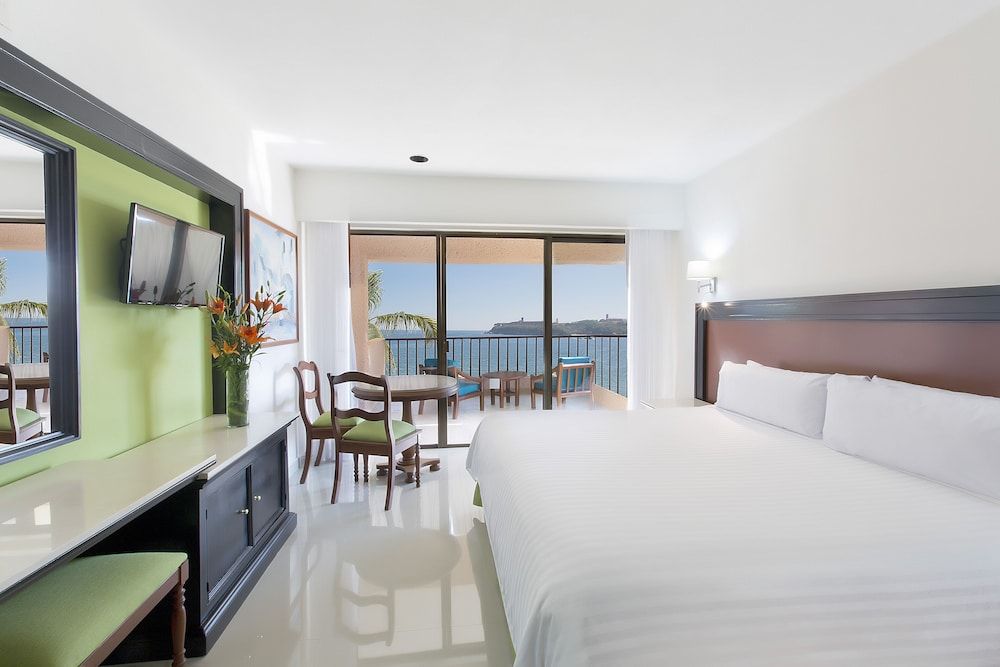 Barceló Huatulco - All Inclusive Deluxe Room, Sea Front View (Premium Level Room) 4