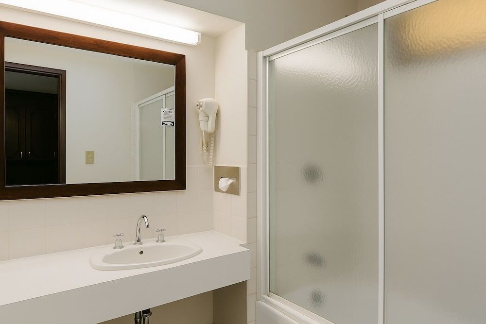 West Coaster Motel Garden View Queen & Single, Top Floor 3