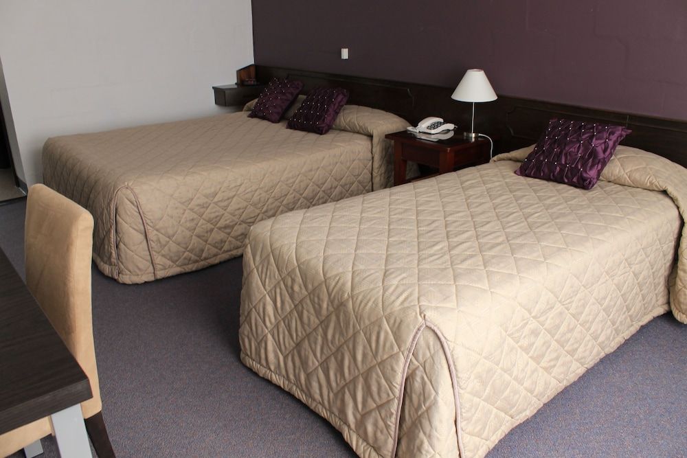 West Coaster Motel Standard Queen & Single, Top Floor 2