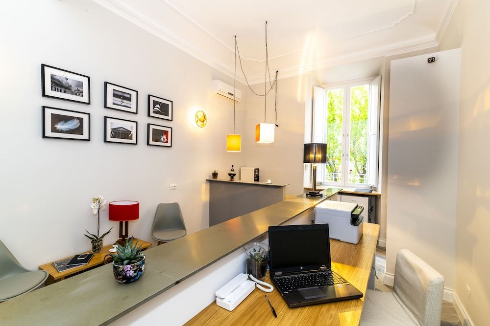 Concierge desk