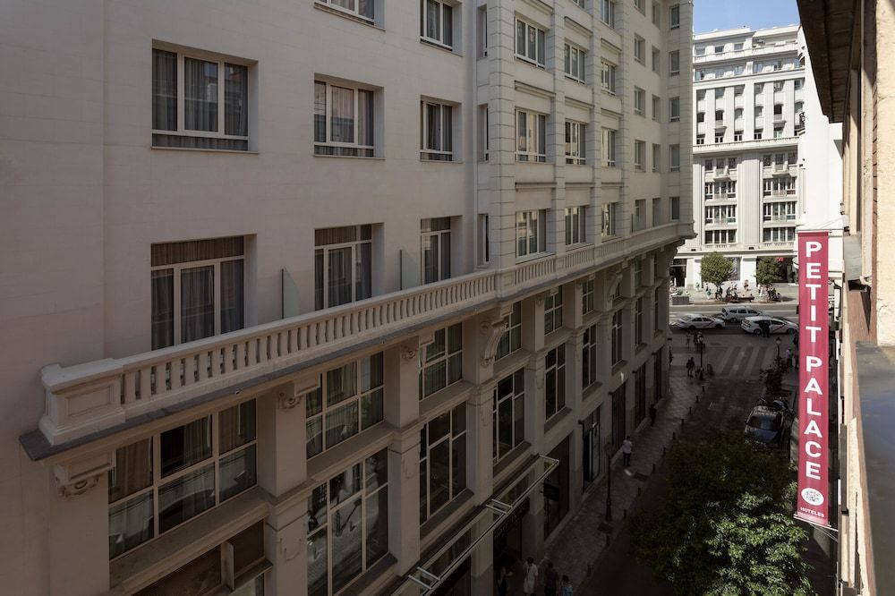 undefined Petit Palace Cliper Gran Vía 4