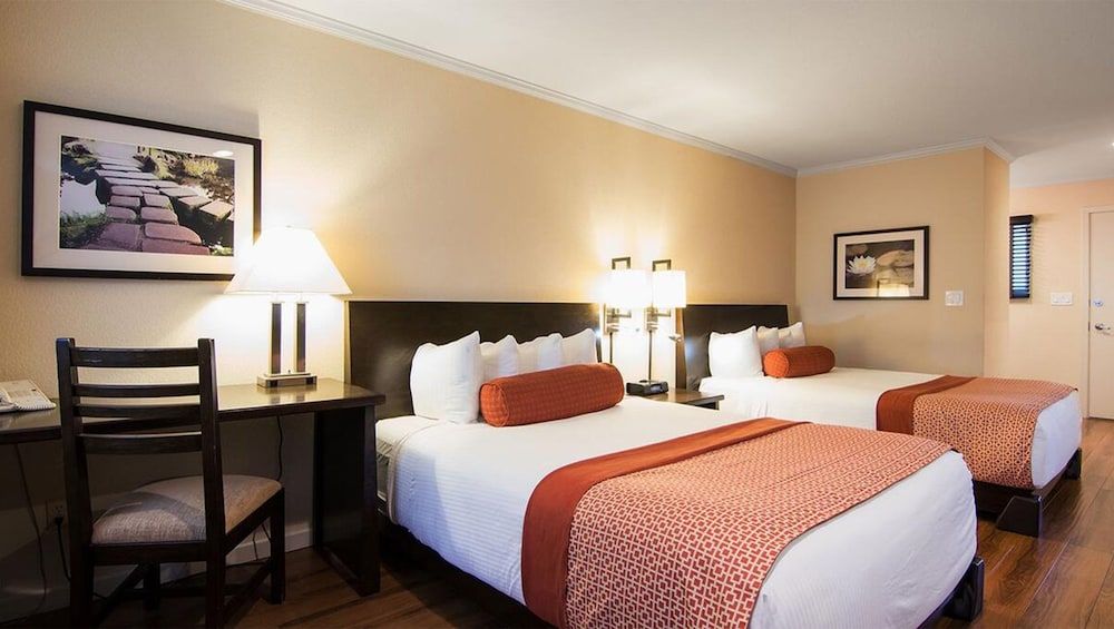 Suite, Non Smoking, Refrigerator & Microwave (2 Queen Beds)