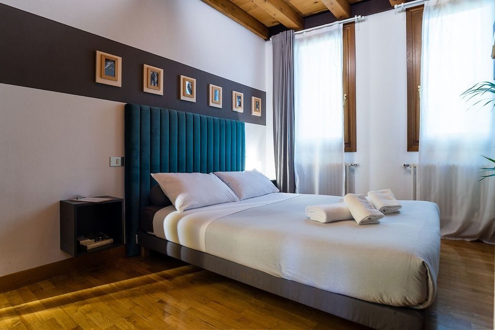 Castelmenardo39 Family Room, 2 Bedrooms