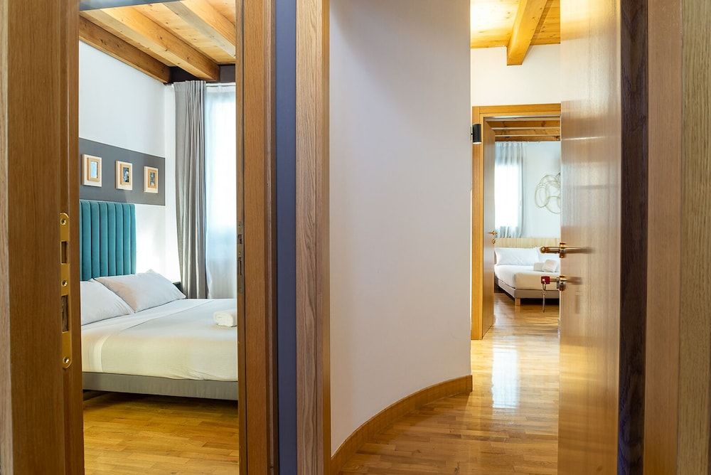 Castelmenardo39 Family Room, 2 Bedrooms 5