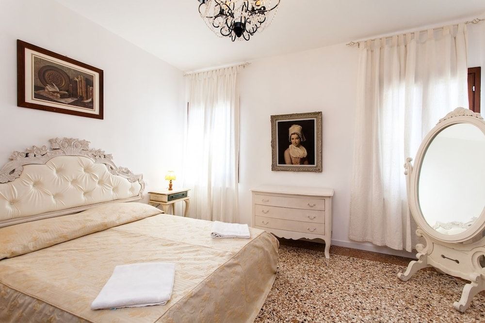 Prince Apartments Superior Apartment 6