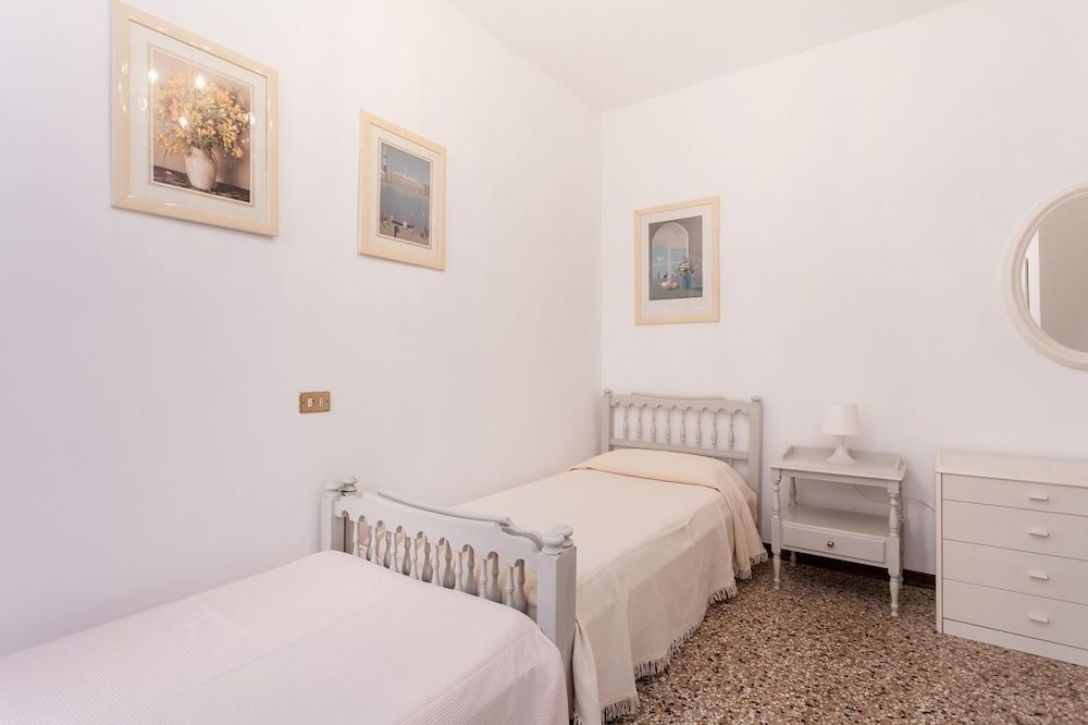 Prince Apartments Deluxe Apartment 6