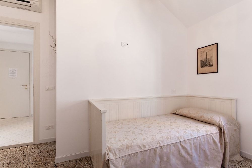 Prince Apartments Superior Apartment 2