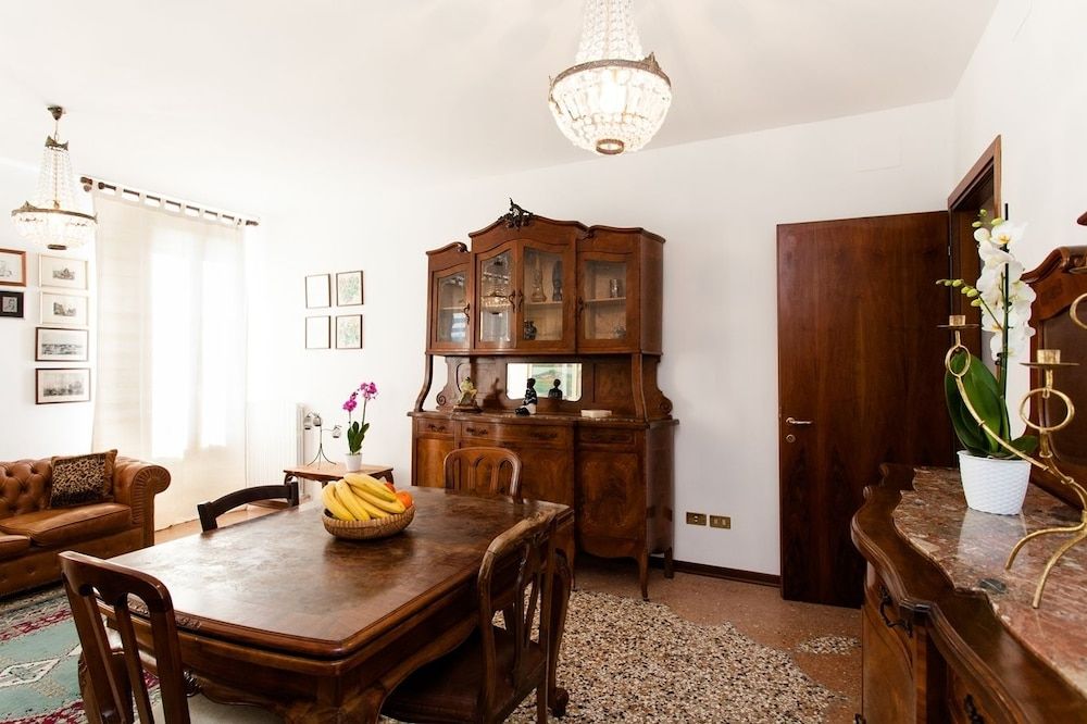 Prince Apartments Deluxe Apartment 15