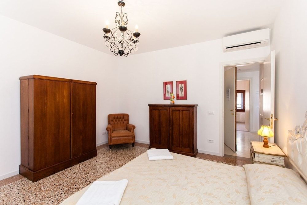 Prince Apartments Superior Apartment 5