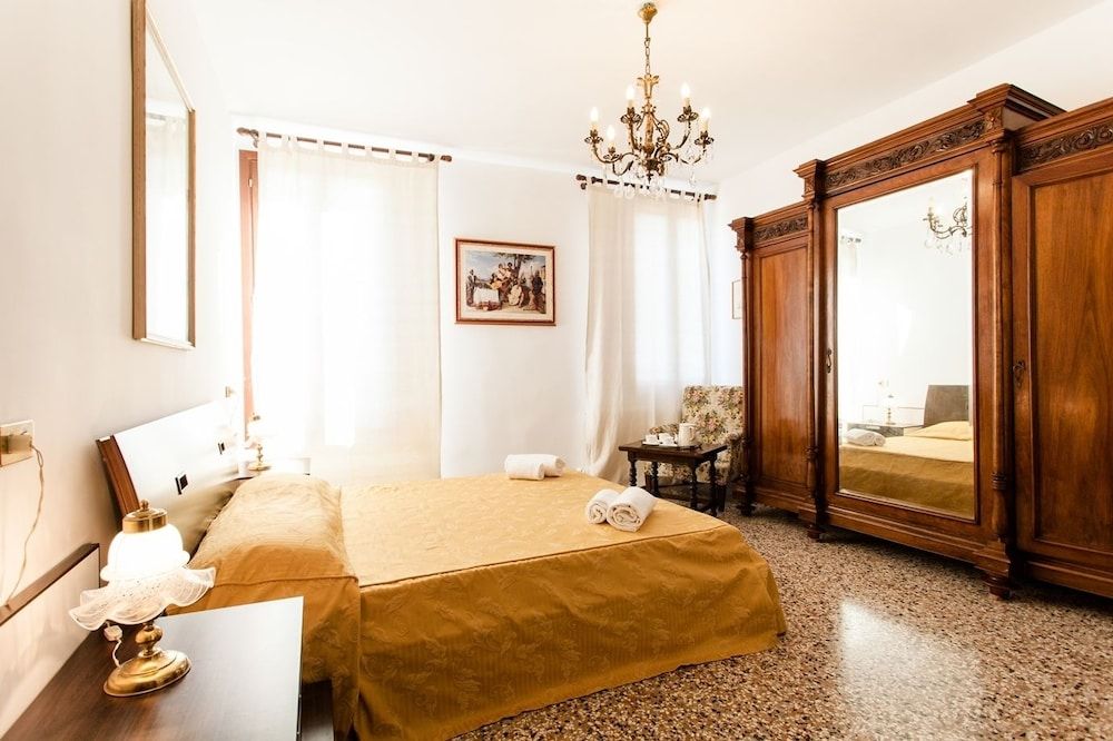 Prince Apartments Deluxe Apartment 5