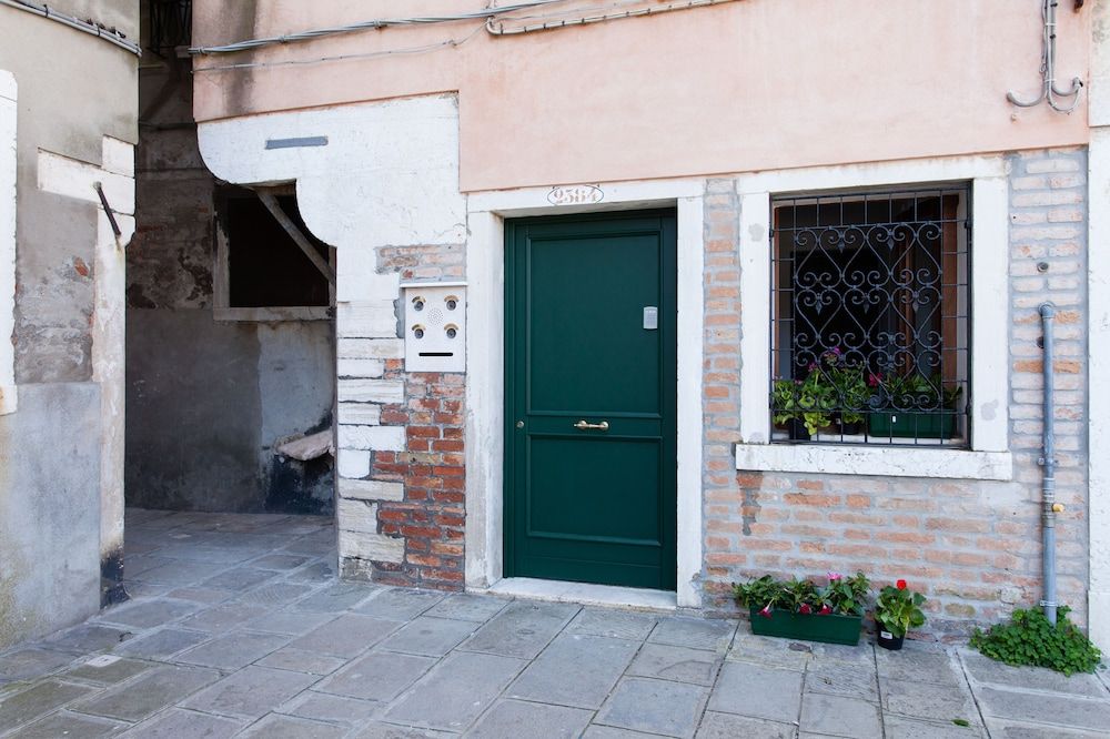 undefined Prince Apartments 8