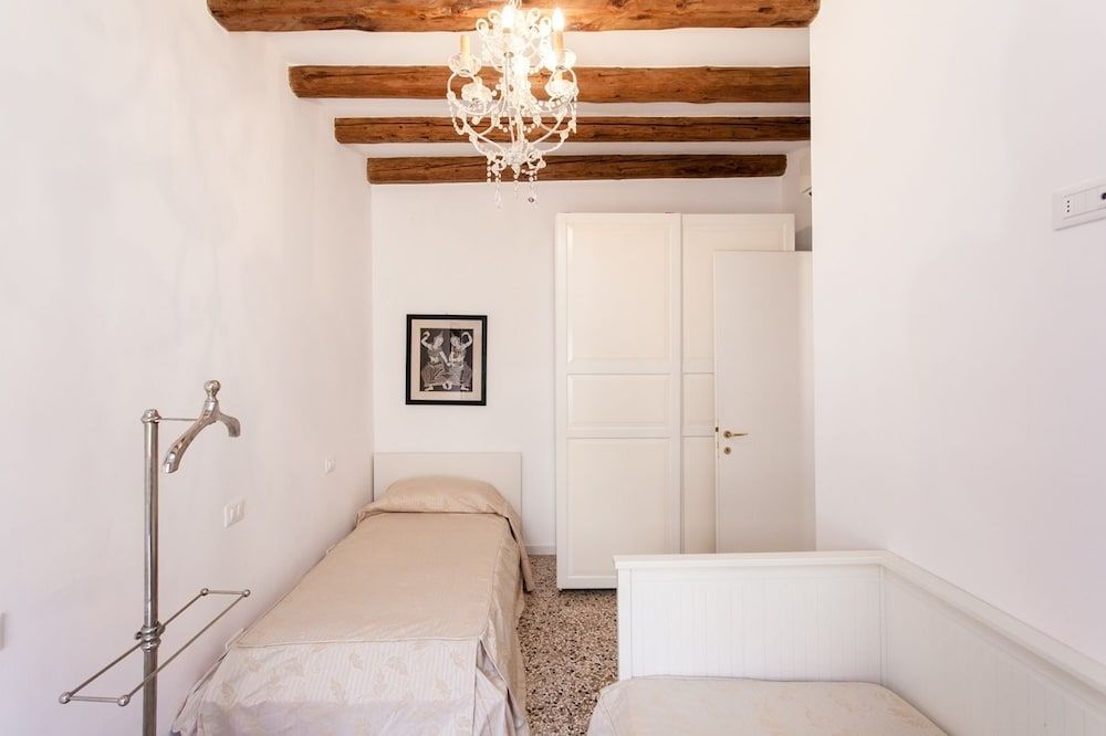 Prince Apartments Superior Apartment 18