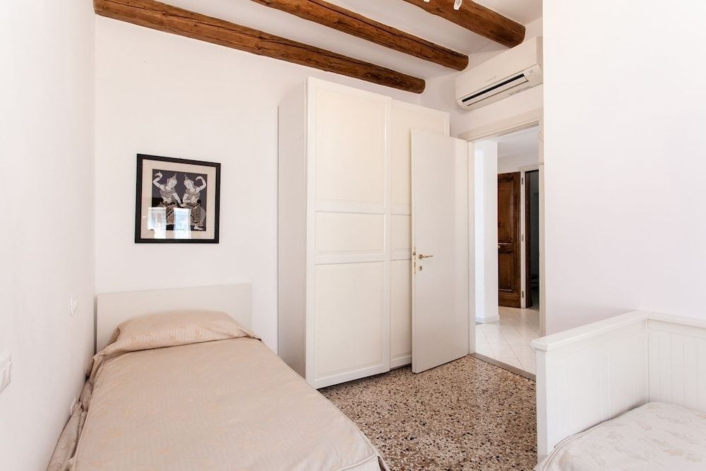 Prince Apartments Superior Apartment 8