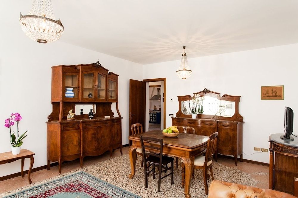 Prince Apartments Deluxe Apartment 14