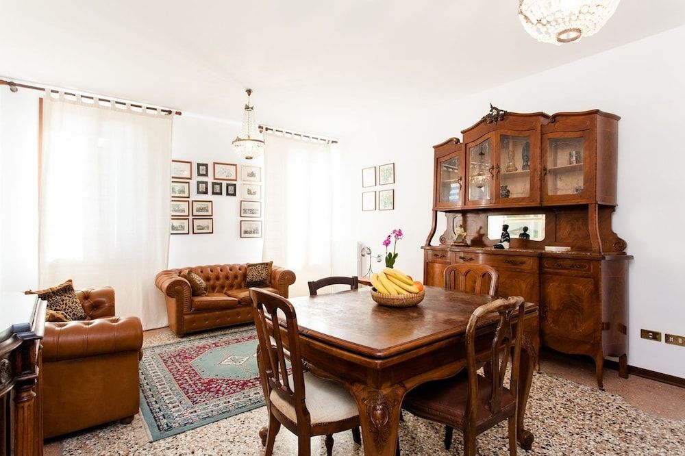 Prince Apartments Deluxe Apartment 17