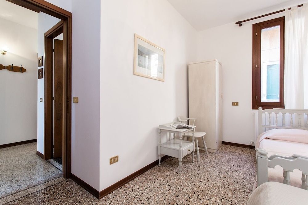 Prince Apartments Deluxe Apartment 12