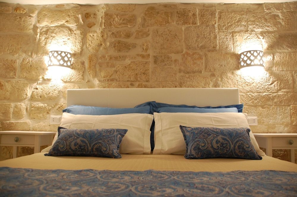 Suite, Garden Area