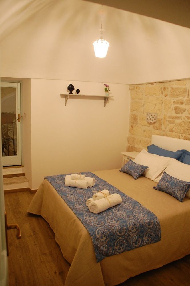 Suite, Garden Area