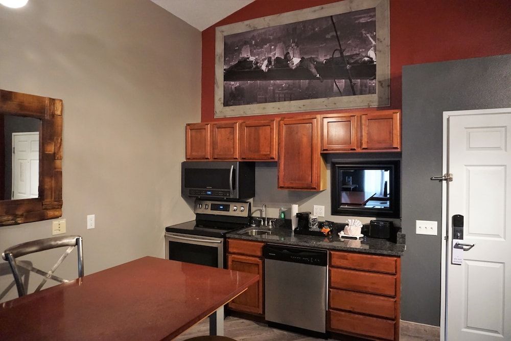 River Hills Hotel Penthouse 4