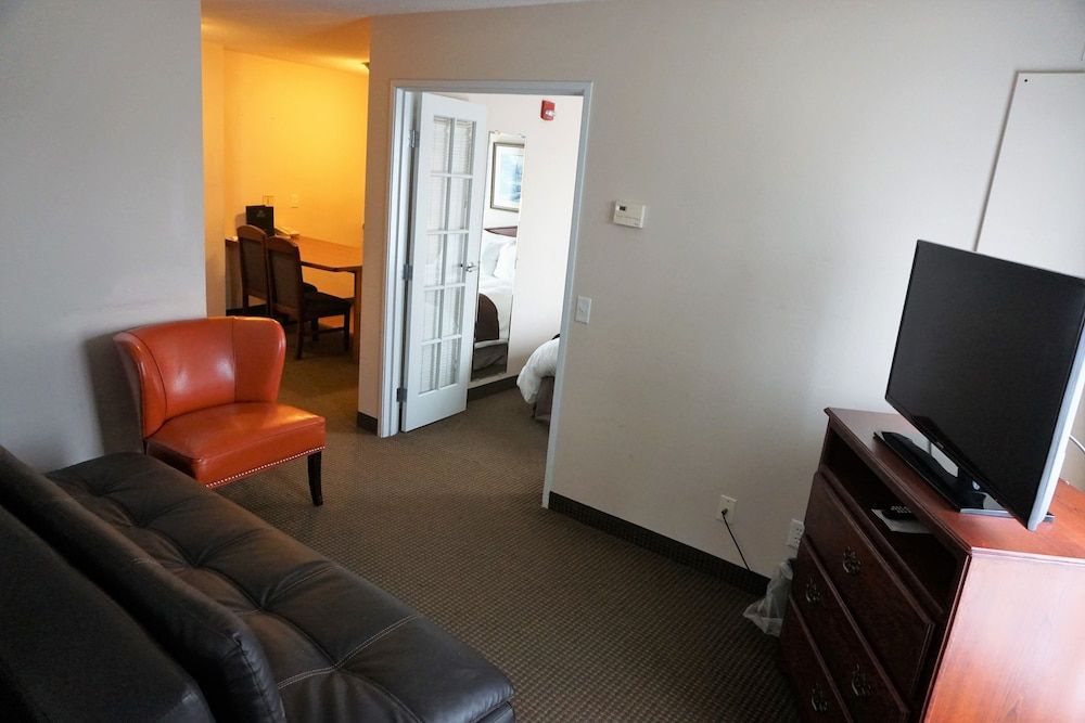 River Hills Hotel Suite, 2 Bedrooms, Non Smoking 8