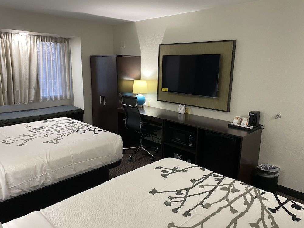 Standard Room, 2 Queen Beds, Non Smoking
