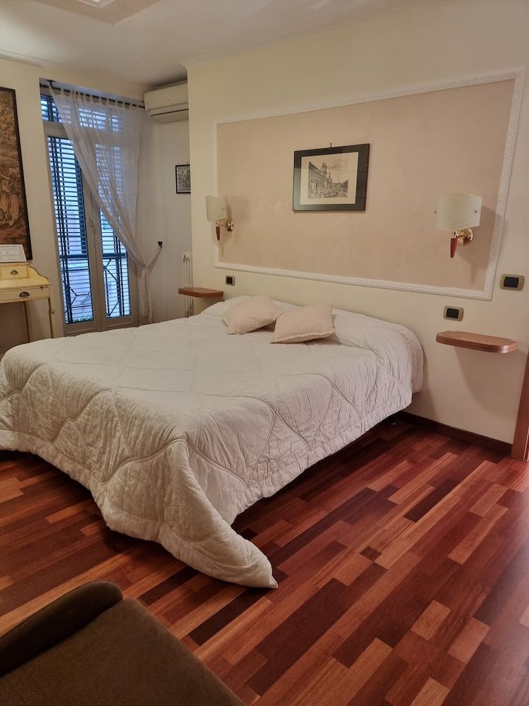 undefined Diapason Colosseum Suite