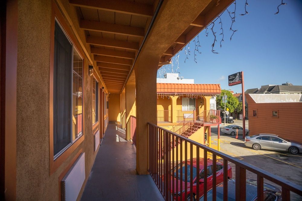 undefined Inn at Golden Gate 7