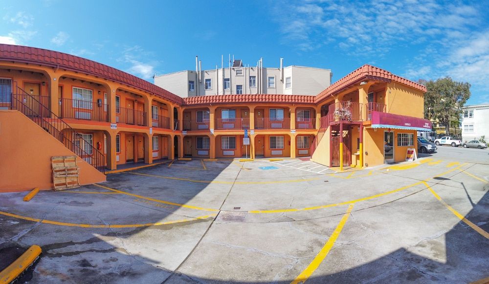 undefined Inn at Golden Gate 9