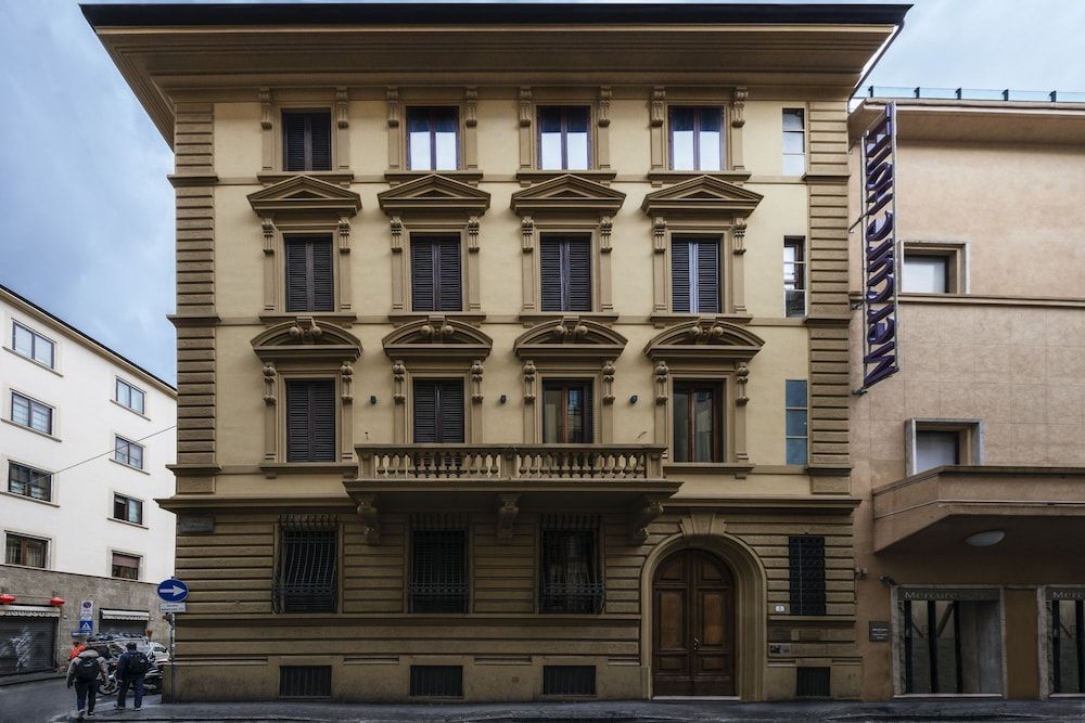 undefined Daphne Guest Hause 6