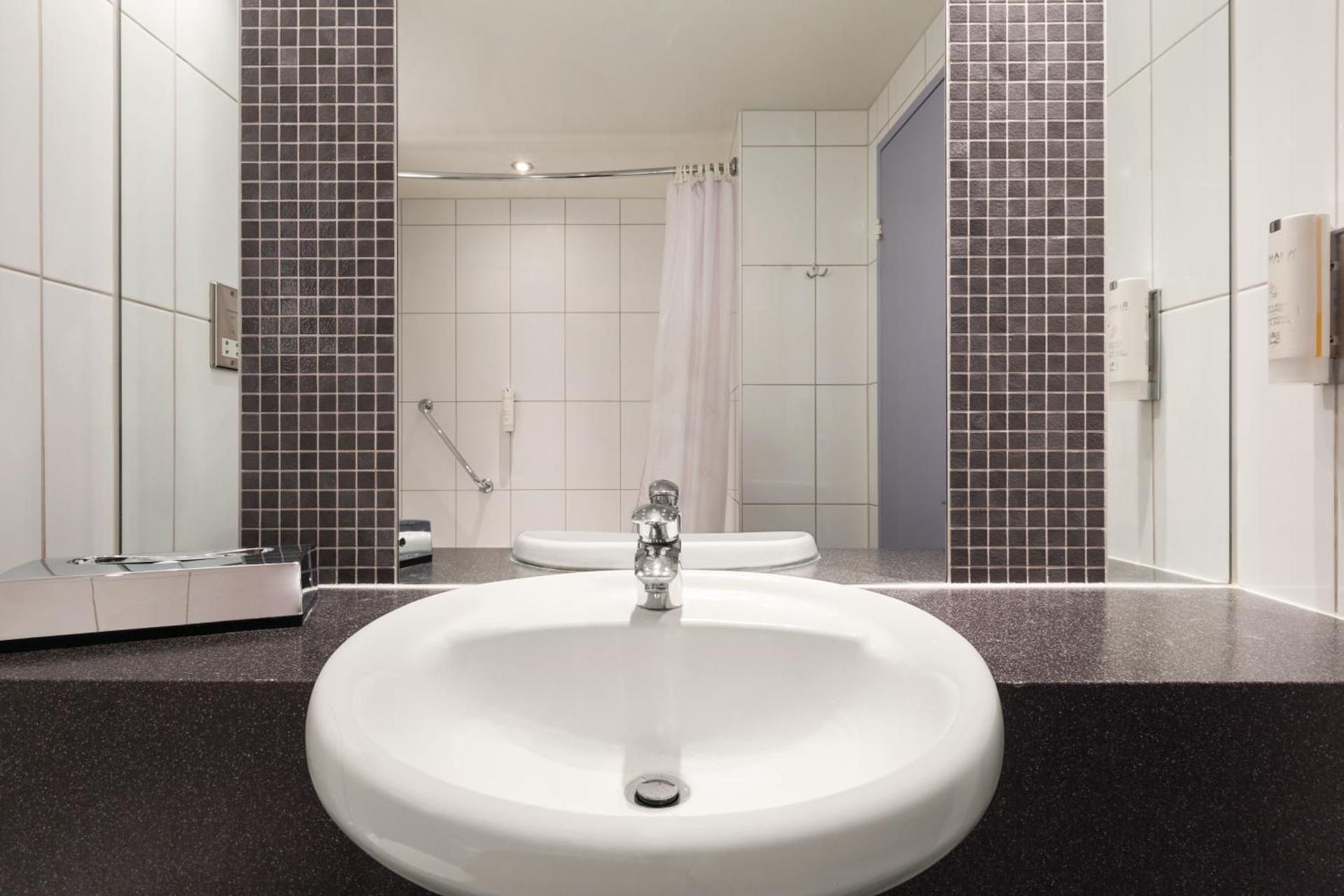 undefined Ramada by Wyndham London North M1 5