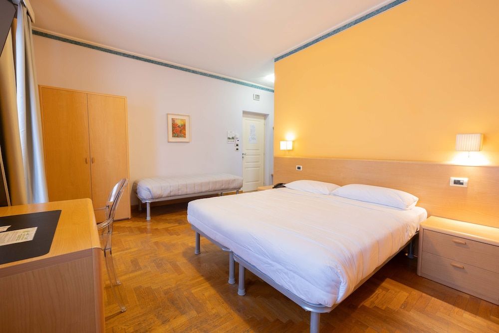 La Fertè Hotel Business Double or Twin Room, 1 Bedroom, Hill View 5