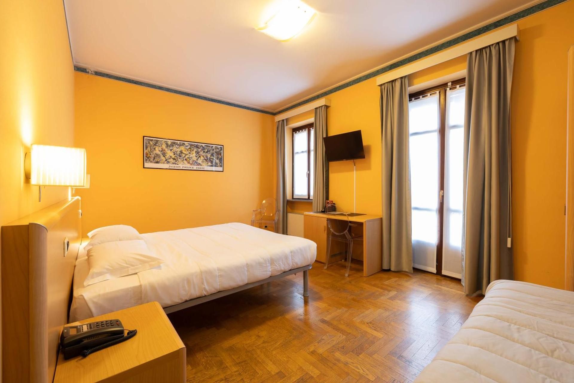 Standard Twin or Double Room with View