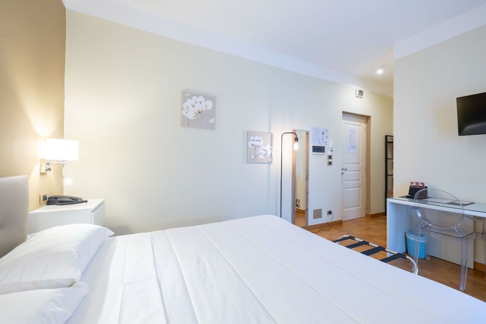 La Fertè Hotel Comfort Room, 1 Double Bed, Hill View 6