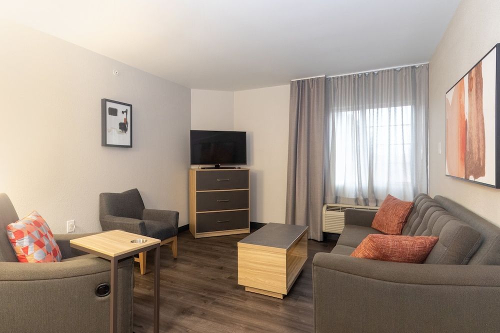 Suite, 1 Bedroom, Roll In Shower Accessible