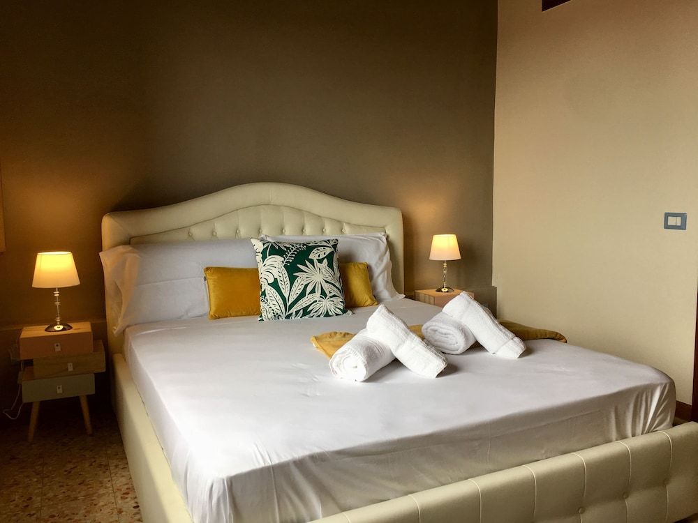 undefined AwesHome - Lungarno Bellavista Penthouse 2