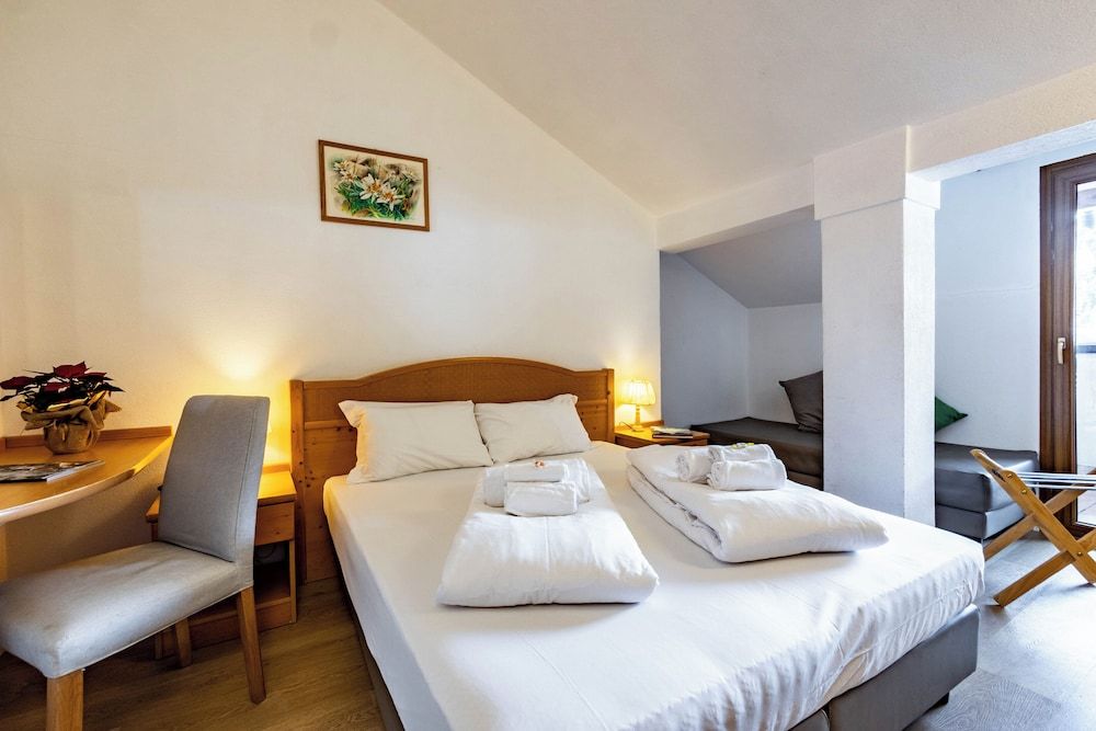 Hotel Grizzly Standard Triple Room 15