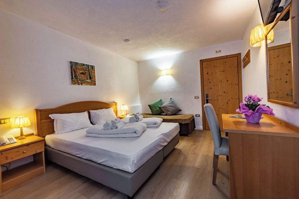 Hotel Grizzly Standard Triple Room 11