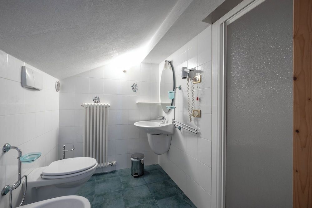 Hotel Grizzly Standard Triple Room 17