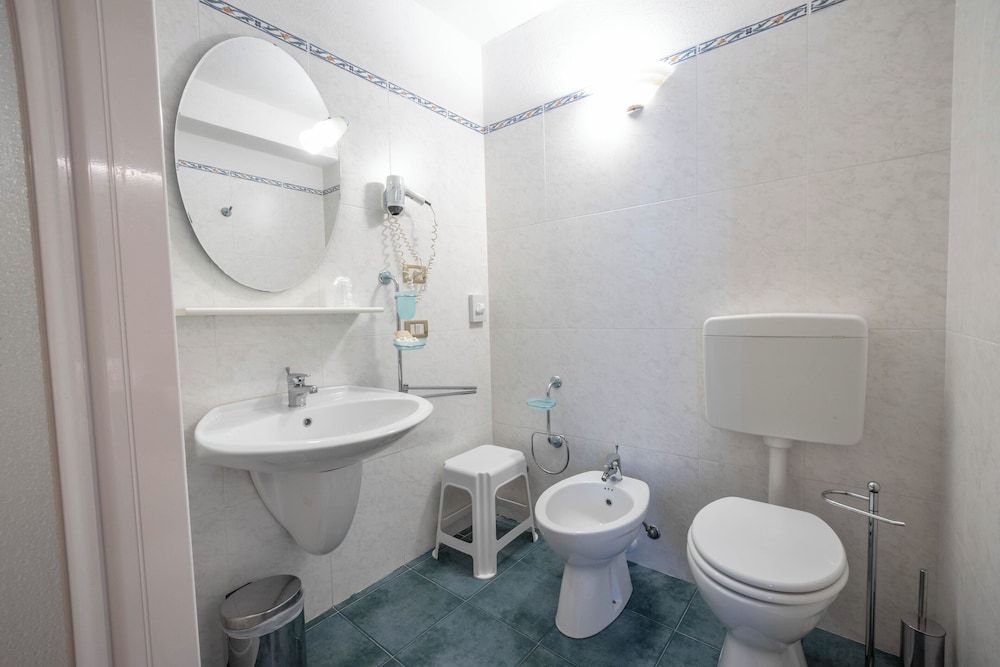 Hotel Grizzly Standard Quadruple Room 5