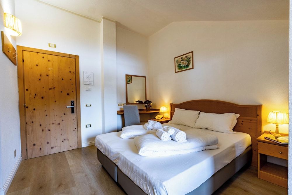 Hotel Grizzly Standard Triple Room 14