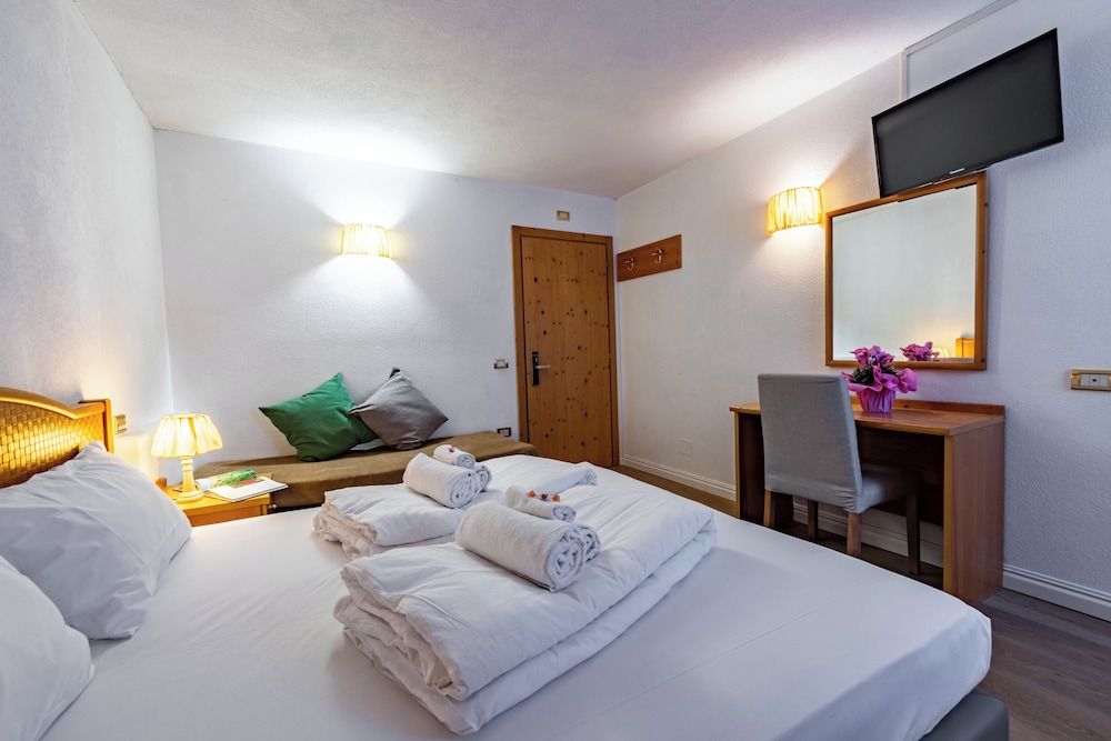 Hotel Grizzly Standard Triple Room 12